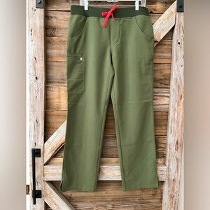 FIGS Kade Cargo Scrub Pant